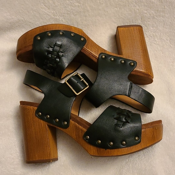 White Mountain Chunky Heel - Picture 1 of 6